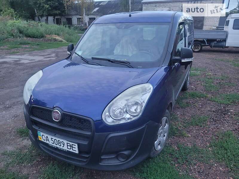 Вантажний фургон Fiat Doblo 2011 в 
