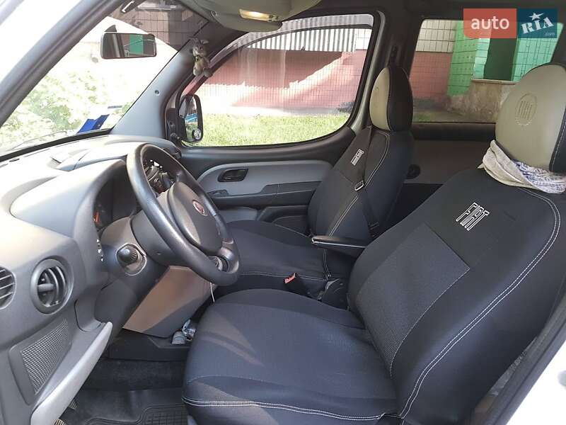 Минивэн Fiat Doblo 2010 в Киеве