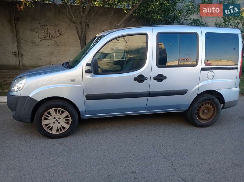 Минивэн Fiat Doblo 2008 в Киеве