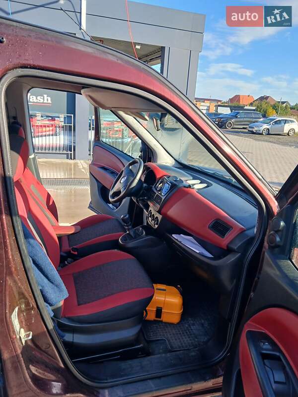 Вантажний фургон Fiat Doblo 2012 в Луцьку