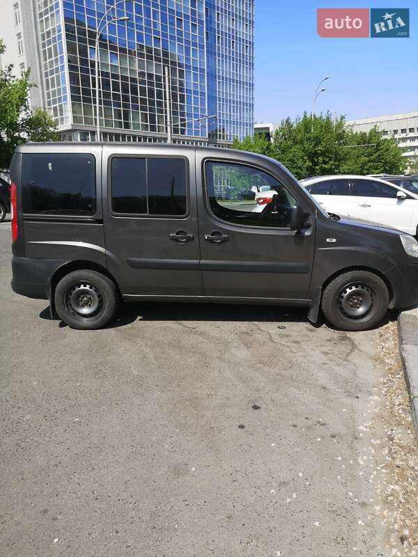 Минивэн Fiat Doblo 2008 в Киеве