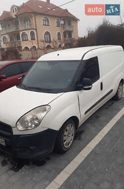 Вантажний фургон Fiat Doblo 2011 в Ужгороді