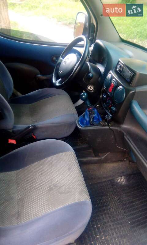 Минивэн Fiat Doblo 2003 в Березному