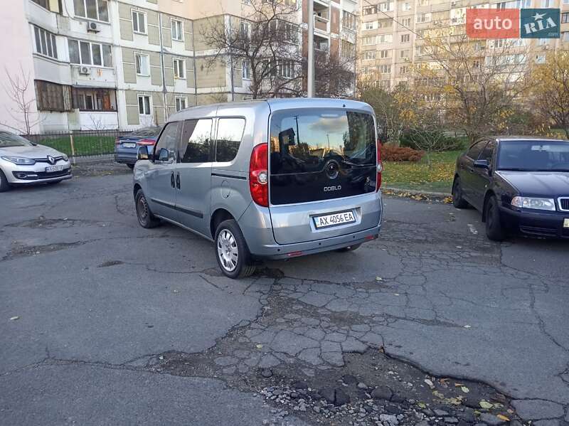 Минивэн Fiat Doblo 2013 в Киеве
