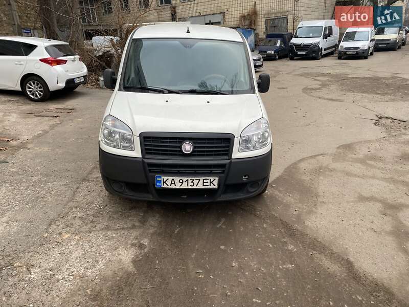 Вантажний фургон Fiat Doblo 2011 в Києві