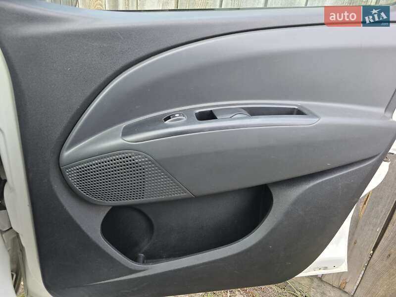 Вантажний фургон Fiat Doblo 2013 в Києві