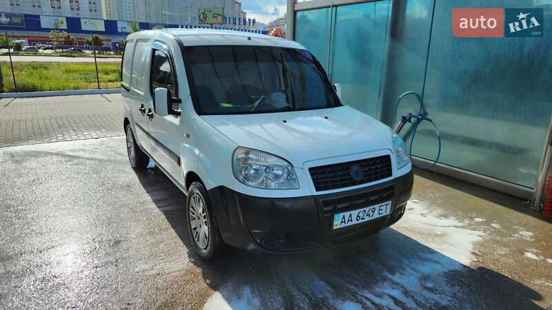 Вантажний фургон Fiat Doblo 2006 в Києві