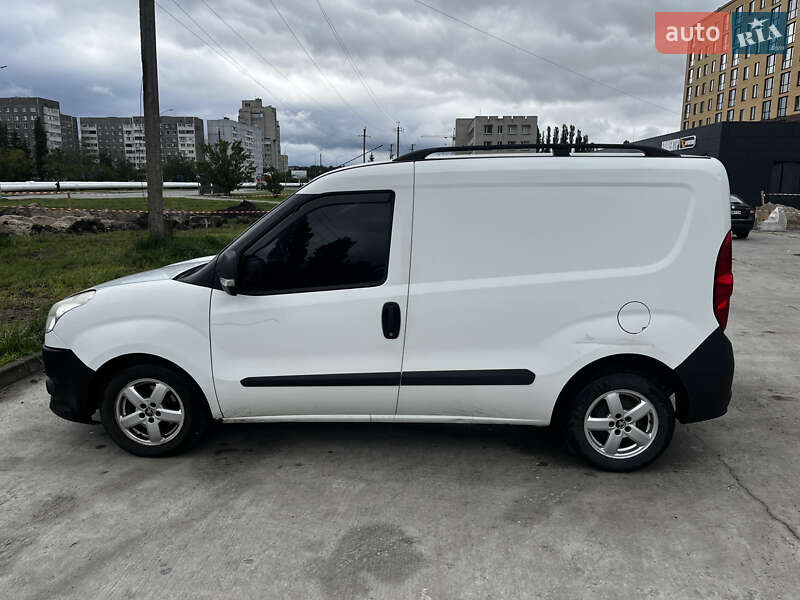 Грузопассажирский фургон Fiat Doblo 2012 в Нетешине