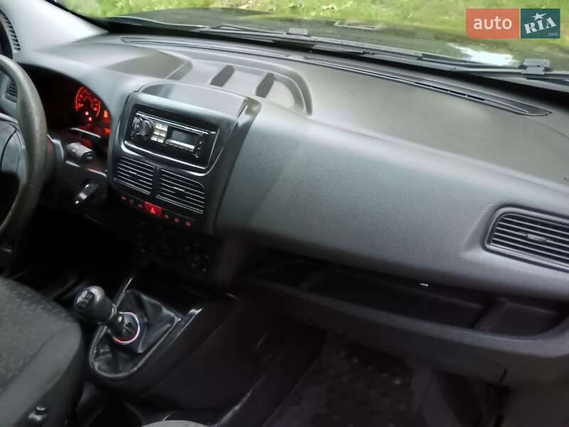 Грузовой фургон Fiat Doblo 2013 в Дрогобыче