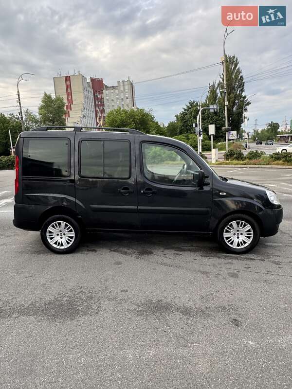 Минивэн Fiat Doblo 2008 в Киеве