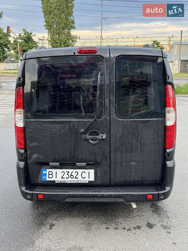 Минивэн Fiat Doblo 2008 в Киеве