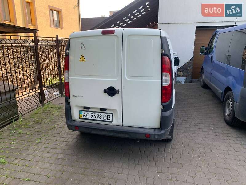 Грузовой фургон Fiat Doblo 2011 в Луцке