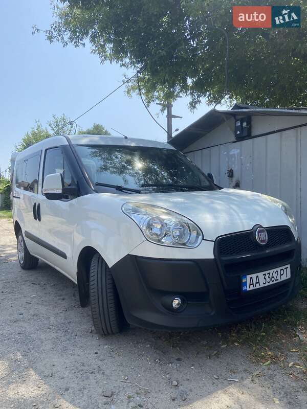 Минивэн Fiat Doblo 2012 в 