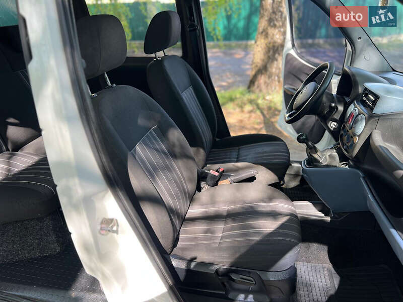 Минивэн Fiat Doblo 2006 в Дубно