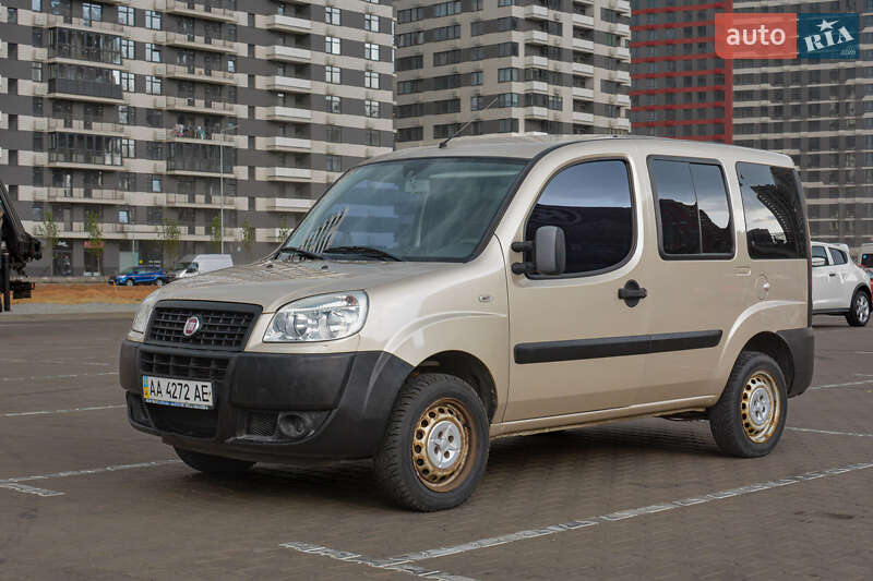 Минивэн Fiat Doblo 2013 в Киеве