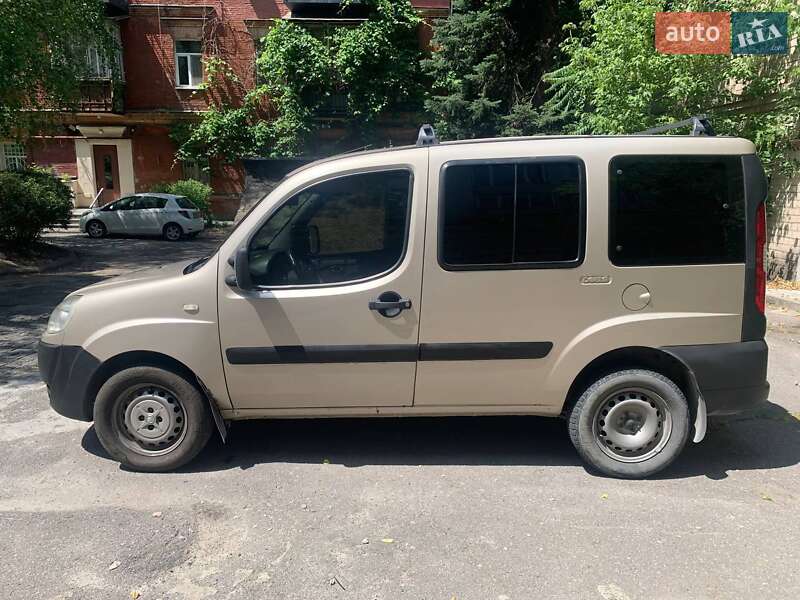 Минивэн Fiat Doblo 2012 в 