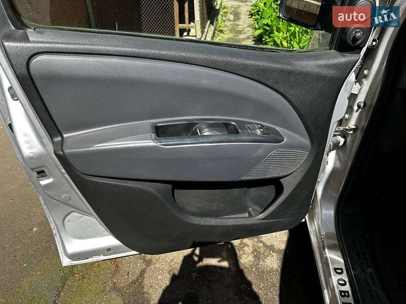 Мінівен Fiat Doblo 2012 в Рівному