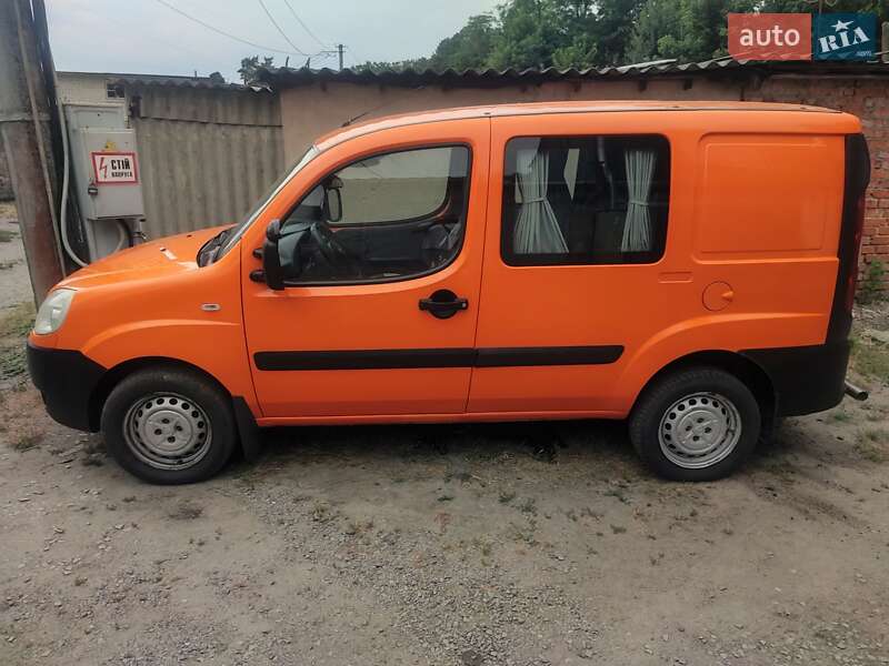 Минивэн Fiat Doblo 2010 в 