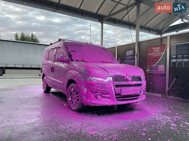 Минивэн Fiat Doblo 2012 в Киеве