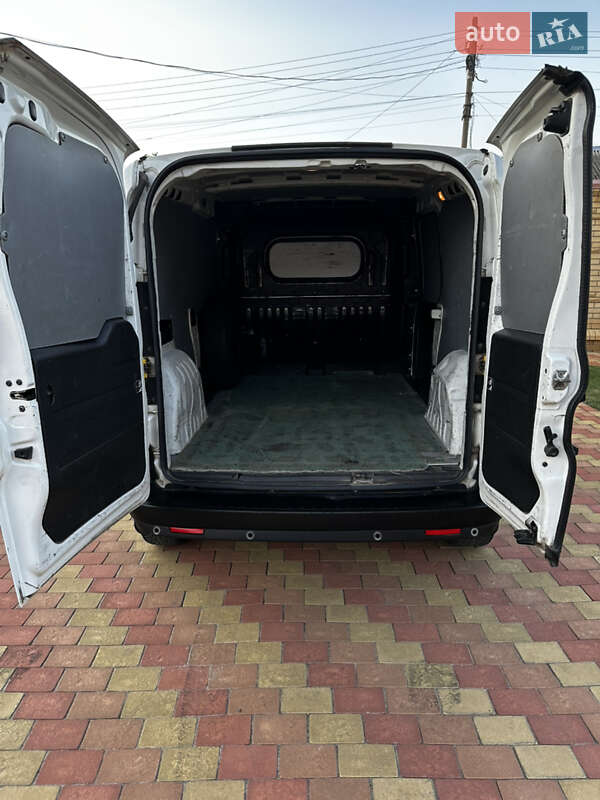 Вантажний фургон Fiat Doblo 2016 в Охтирці
