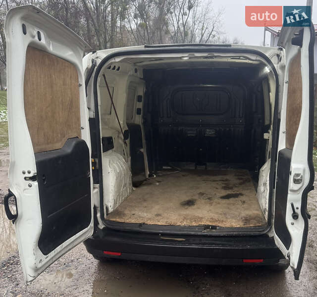 Вантажний фургон Fiat Doblo 2011 в Львові