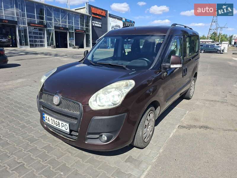 Минивэн Fiat Doblo 2011 в 