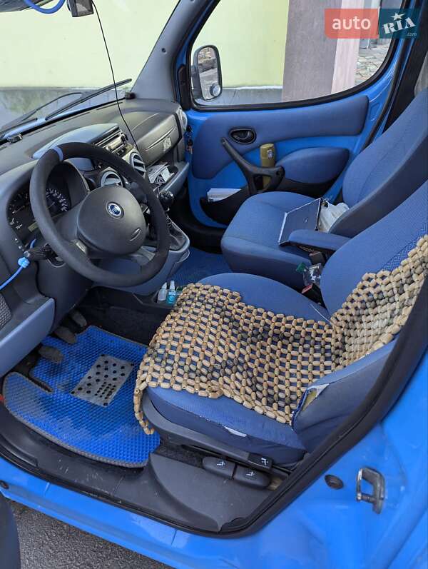Грузовой фургон Fiat Doblo 2005 в Ровно