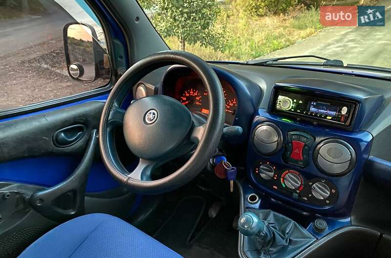 Вантажопасажирський фургон Fiat Doblo 2003 в Дніпрі