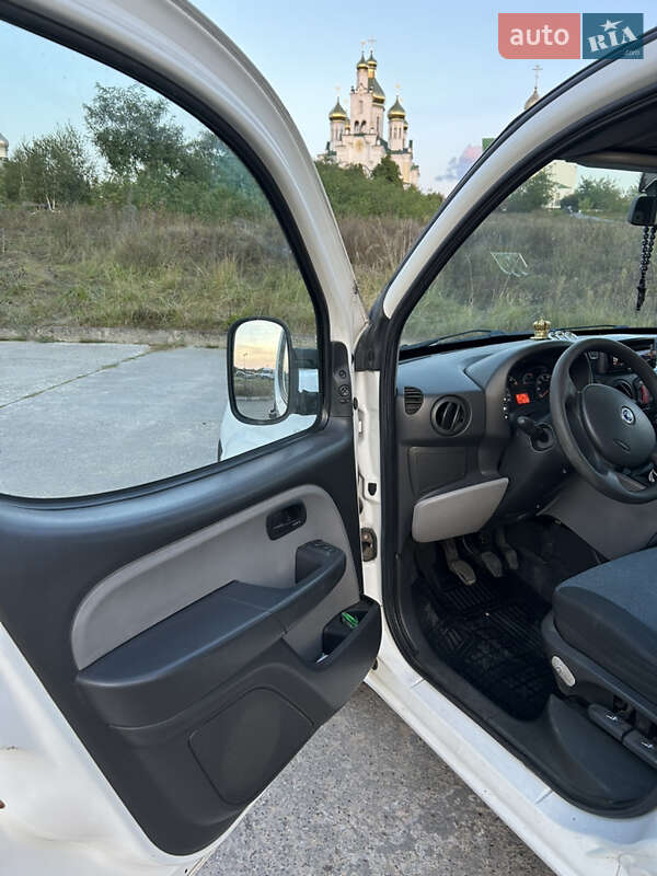 Минивэн Fiat Doblo 2008 в Вараше
