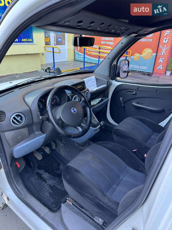 Минивэн Fiat Doblo 2004 в Киеве