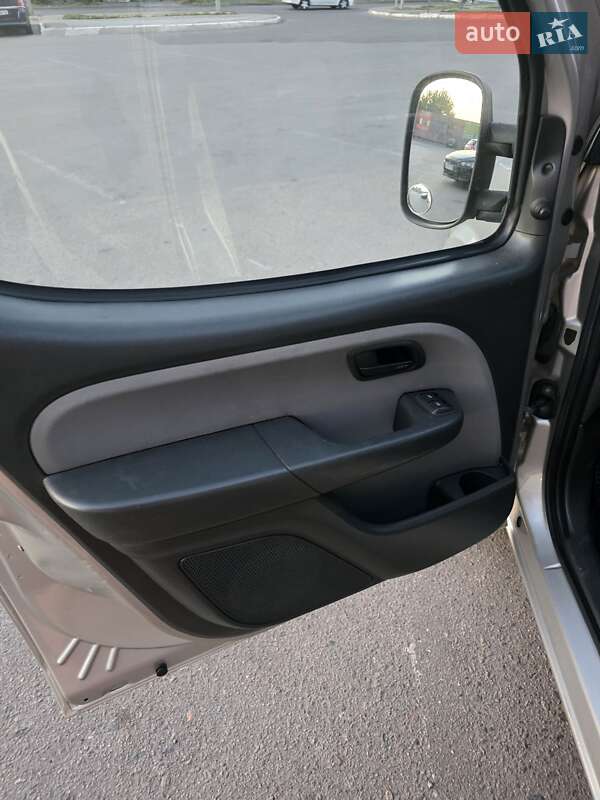 Минивэн Fiat Doblo 2006 в Николаеве