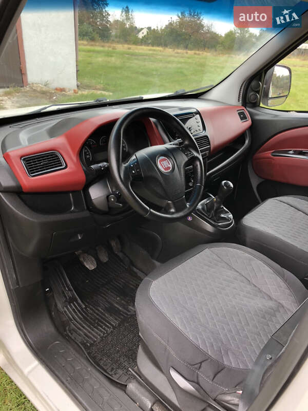 Грузопассажирский фургон Fiat Doblo 2010 в Ковеле