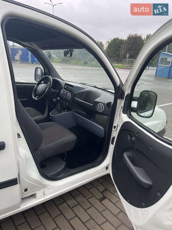 Минивэн Fiat Doblo 2005 в Дубно
