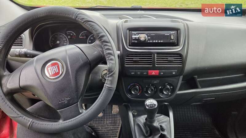 Вантажний фургон Fiat Doblo 2012 в Тернополі