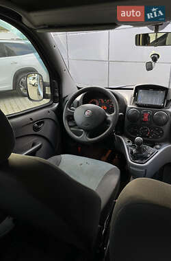Минивэн Fiat Doblo 2011 в 