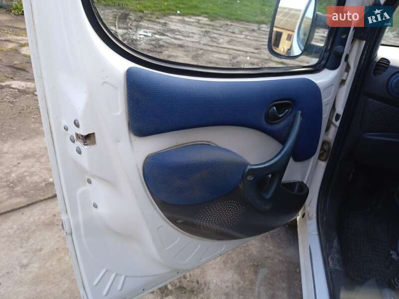 Грузовой фургон Fiat Doblo 2003 в Кельменцах
