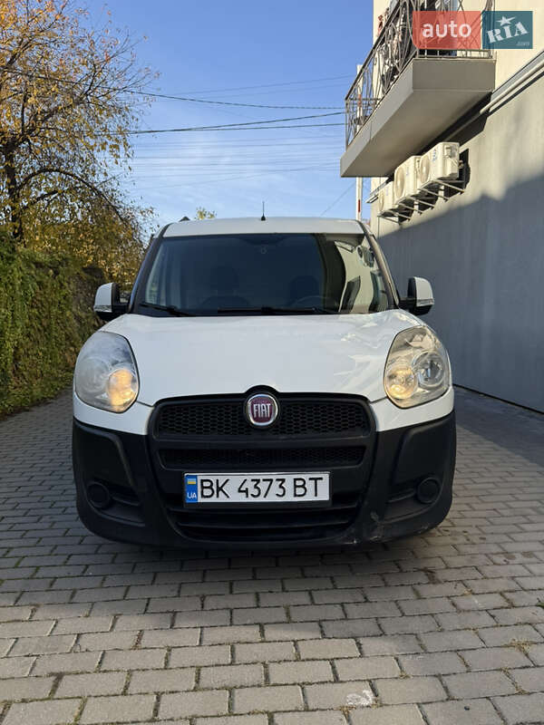 Вантажний фургон Fiat Doblo 2012 в Рівному