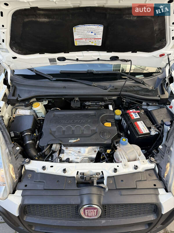 Вантажний фургон Fiat Doblo 2012 в Рівному