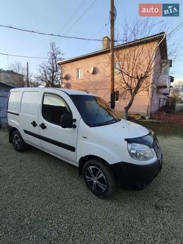 Вантажний фургон Fiat Doblo 2011 в Івано-Франківську