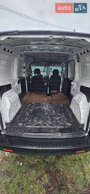Вантажний фургон Fiat Doblo 2012 в Бобровиці