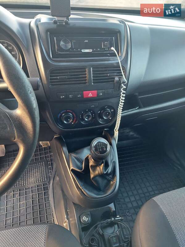 Грузовой фургон Fiat Doblo 2013 в Черновцах