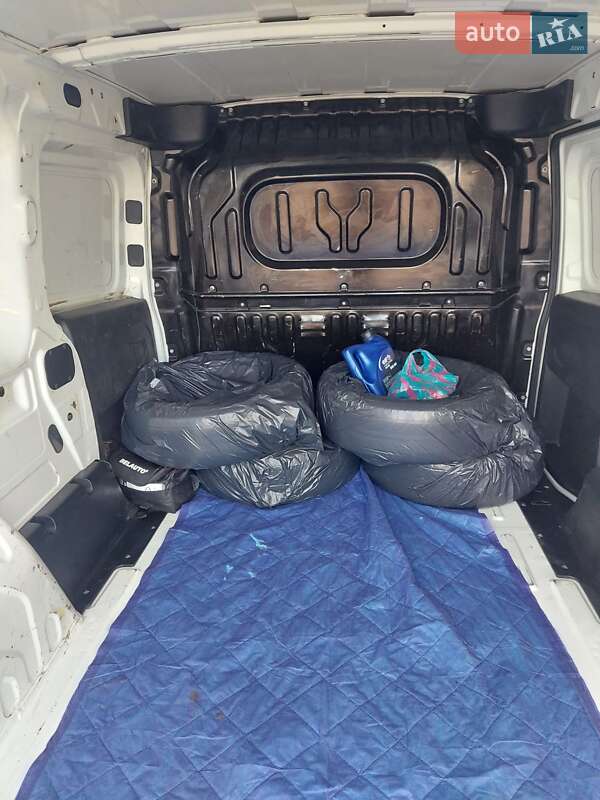 Грузовой фургон Fiat Doblo 2013 в Черновцах