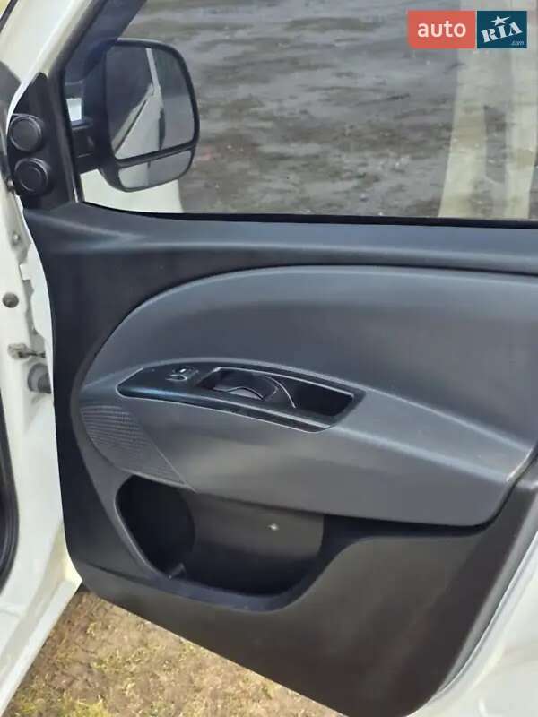 Вантажний фургон Fiat Doblo 2013 в Дніпрі фото 12 Вантажний фургон Fiat Doblo 2013 в Дніпрі