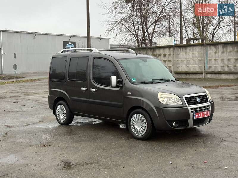 Минивэн Fiat Doblo 2008 в Киеве