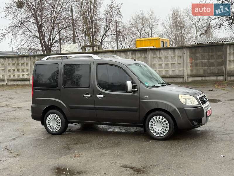 Минивэн Fiat Doblo 2008 в Киеве