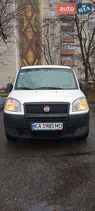 Вантажний фургон Fiat Doblo 2011 в Києві