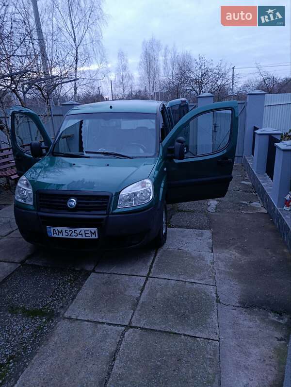 Минивэн Fiat Doblo 2006 в Пулинах