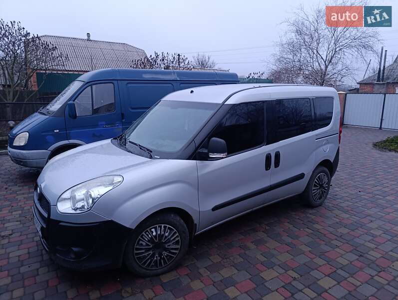 Минивэн Fiat Doblo 2011 в Зачепиловке