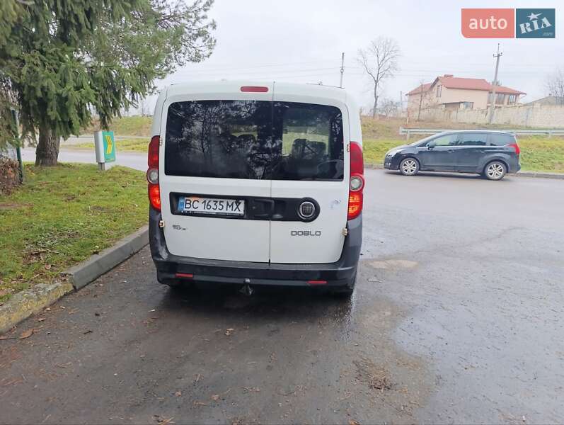 Вантажопасажирський фургон Fiat Doblo 2012 в Львові