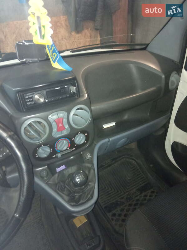 Мінівен Fiat Doblo 2005 в Ромнах